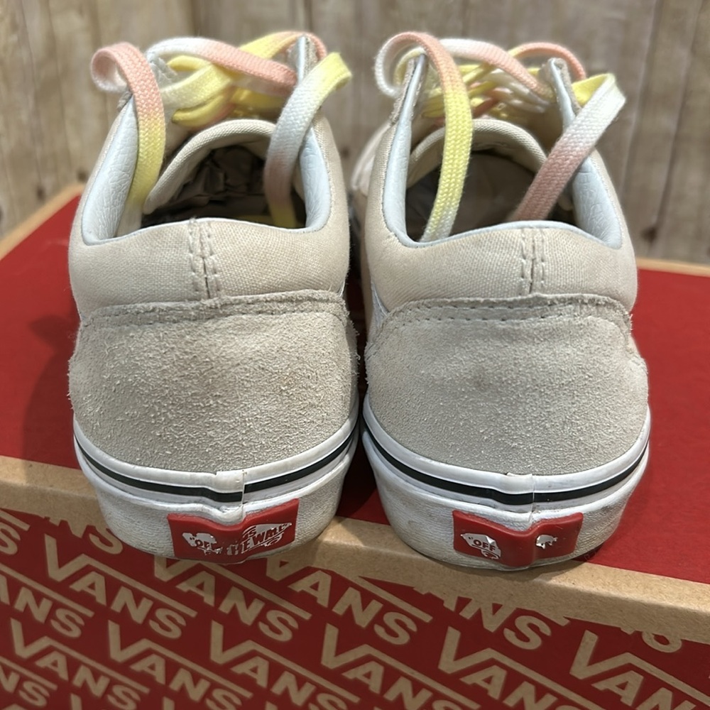 VANS Women’s 7.5 White Canvas & Suede Off the Wall sneakers - Picture 4 of 9